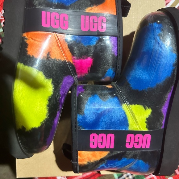 Splattered girl Uggs size 2 - Picture 2 of 7